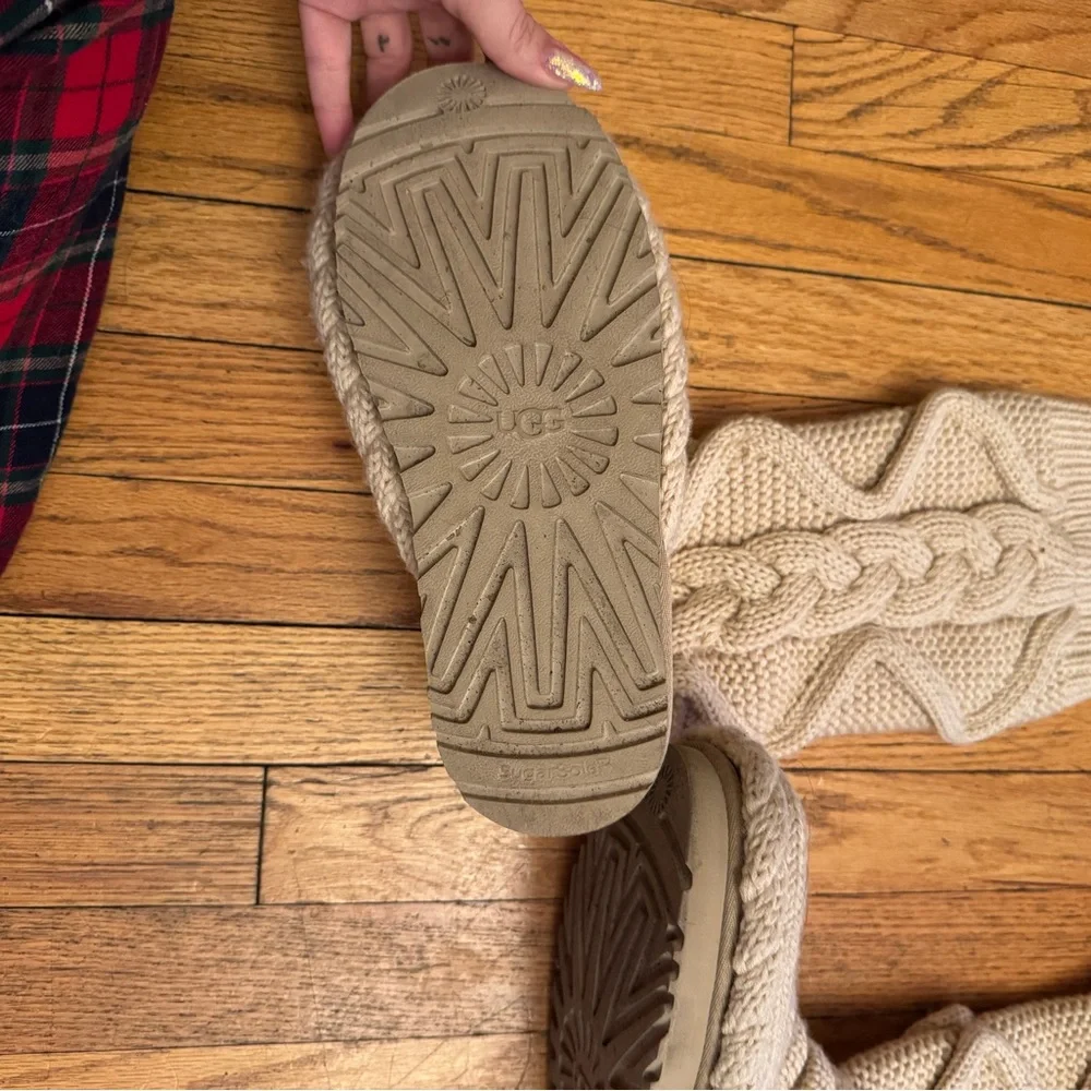 Cream Winter Boots with Chunky Knit Design and Mid-Calf Height - Picture 3 of 5